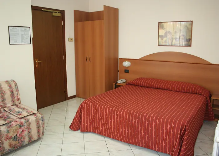 Отель Fiorentino 2*